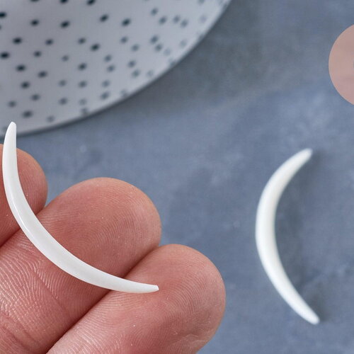 Lune corne blanche naturelle 39x3-4mm, création bijoux ou écarteur piercing, x1 (g6498)