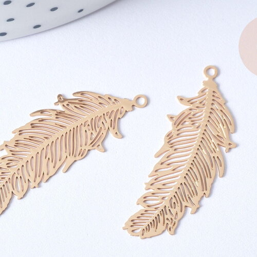Pendentif plume laiton doré 33,5mm, breloque laiton doré, x2 g7789