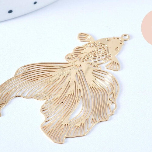 Pendentif estampe filigrane poisson japonais laiton doré clair 49x31mm, pendentif très fin et léger, x2, g5238