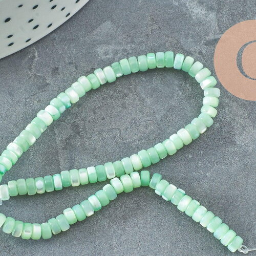 Perle nacre naturelle heishi vert pastel,tube coquillage coloré,perle coquillage,2x4mm, le fil de 20 cm, x1 (g5129)