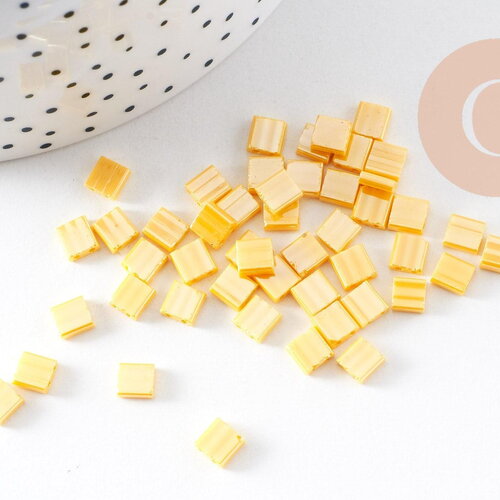 Perles rocaille carré verre rectangle jaune opaque, perle carré création bracelet, perle tila,4.5mm,2 trous, x50 (4.8gr) (g5482)