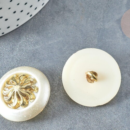 Bouton ancien rond soleil écru et or polyester 27mm, fourniture de mercerie vintage, x1 g7433