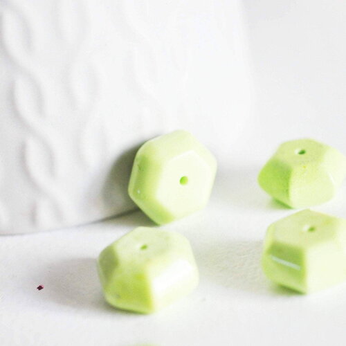 Perle hexagone howlite naturelle verte 15mm, création bijoux pierre, x 5 g4166