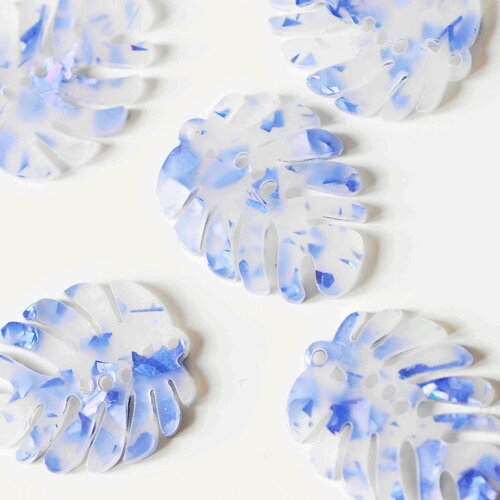 Pendentif acétate feuille monsterosa bleue,perles plastique,connecteur feuille plastique, 27mm, x2 (g4217)