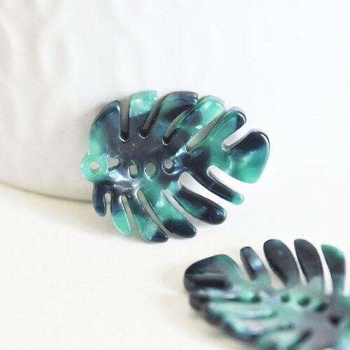 Pendentif acétate feuille monsterosa verte, création bijoux,perles plastique,connecteur feuille plastique,x 2, 27mm, g5067