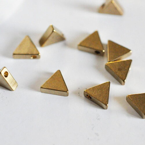 Breloque triangle 1 trou laiton brut , pendentif sans nickel,creation bijoux, pendentif géométrique,7mm,x 10-g1347
