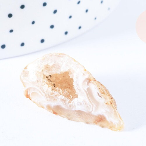 Géode agate naturelle brute beige avec cristaux 35-50mm, pierre naturelle brute, lithotherapie, pierre quartz non percée, x1 g9083