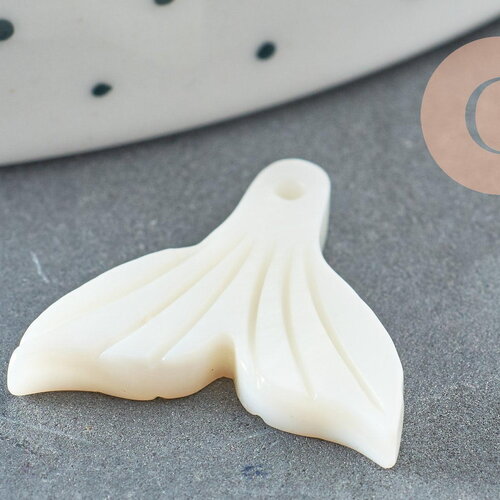 Pendentif nacre blanche naturelle queue de poisson 19mm, x2 (g4150)