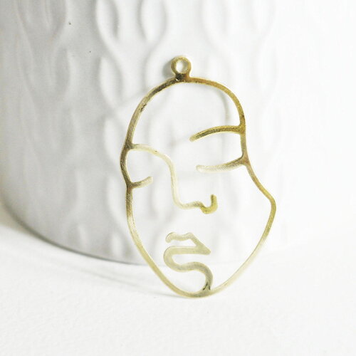 Pendentif visage laiton brut, fournitures pour bijoux, laiton brut ,bijoux moderne,43x26mm, x1, g3183