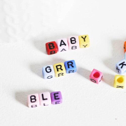 Perle carré lettre alphabet plastique multicolore,perle plastique,perle lettre,création bracelet mots,6mm, x 10gr g1787