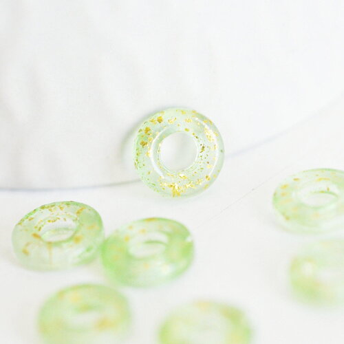 Pendentif donut verre vert et feuille d'or, un pendentif rond verre pour vos créations de bijoux,15x3mm, x 10,g3300