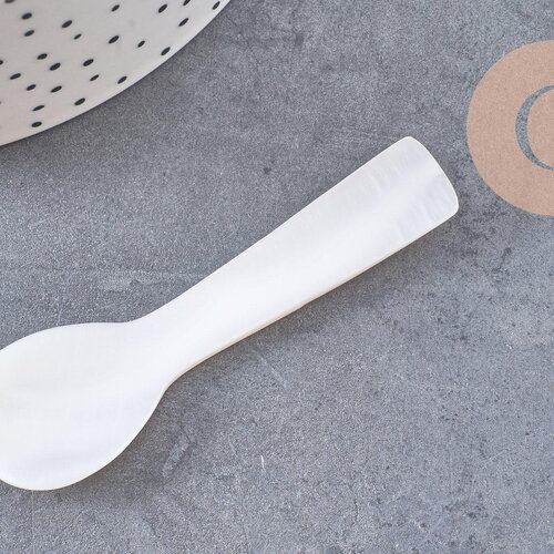 Cuillère caviar en nacre naturelle 72mm, x1 (g4143)