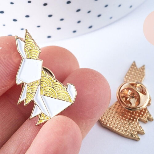 Broche pins lapin origami doré émail jaunz 29x18mm,décoration veste, x1 (g6612)