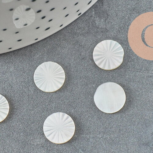 Cabochon rond gravé nacre blanche naturelle 10mm, x1 (g9628)
