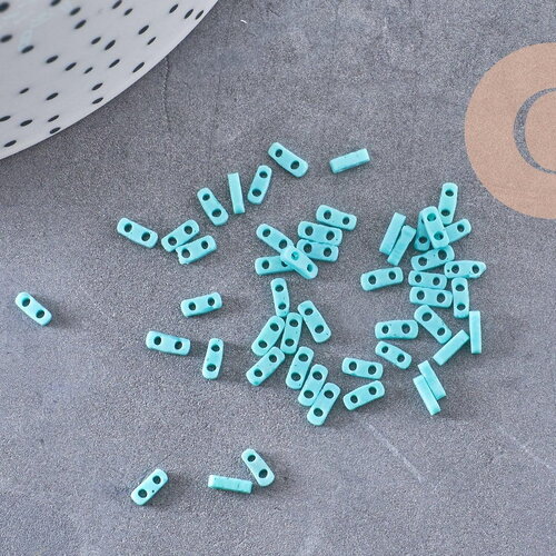Perles rocaille verre rectangle bleu turquoise façon tila, 2mm,2 trous, x50 (1.2 gr) (g4603)