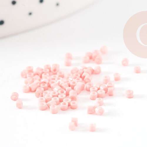 Perles tube rose clair opaque 1.5-2mm, x1 sachet de 8gr (g9164)