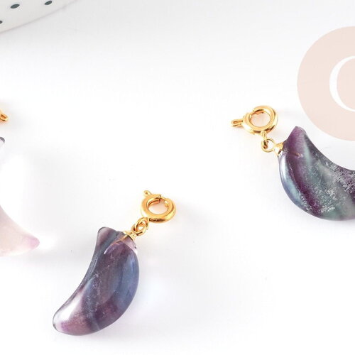 Charm lune fluorite violette laiton doré 25-28mm, pendentif en pierre naturelle, fluorite naturel , x1 (g3544)