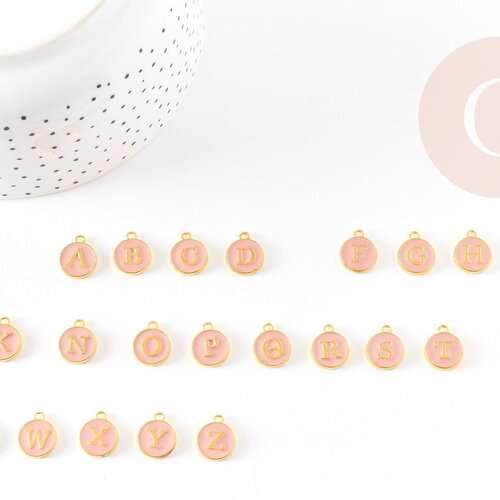 Pendentif rond zamac doré initiale émail rose clair 14mm, x1 (g2933)