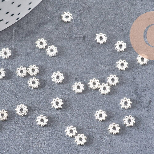 Rondelles fleurs laiton argenté 5mm, x10 (g0946)