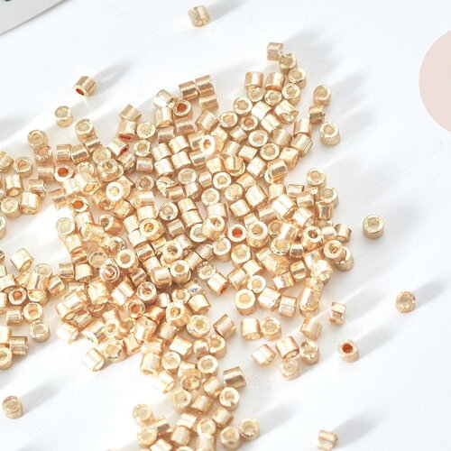 Perles tube or clair métallisé mat façon delica miyuki, x1 sachet 8g (g7777)