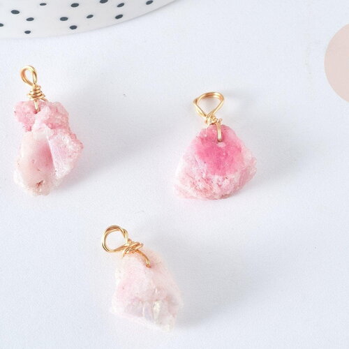 Pendentif agate teintée naturelle nugget brute rose fer doré 13~32mm, pierre naturelle,x1 (g7584)