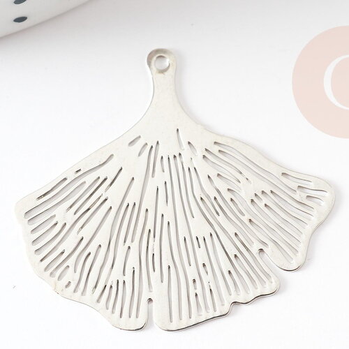 Pendentif estampe filigrane feuille gingko laiton argenté, pendentif très fin et léger ,30x33mm, x2 (g5151)