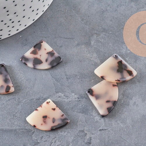 Pendentif éventail beige acétate, perle acétate,connecteur plastique, 21.5mm x5 (g0063)