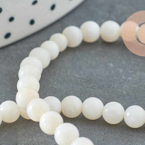 Perle ronde nacre coquillage blanc, le fil de 37cm, x1 (g5601)