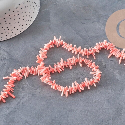 Perles chips bambou de mer imiation corail rose 3-12mm, x1 fil 38cm (g3089)