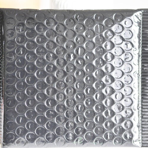 Enveloppes à bulles en plastique noir brillant 150x130mm, x10 (g3211)