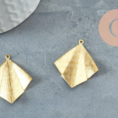 Pendentif triangle éventail plié laiton brut texturé, apprêt doré sans nickel,pendentif doré en laiton brut,32x26mm, x2 (g4732)