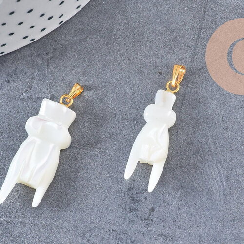 Pendentif main nacre blanche naturelle laiton doré 34mm, x1 (g1081)