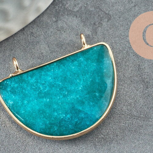 Pendentif demi-lune jade naturel teinté turquoise laiton doré 32mm, x1 (g1167)