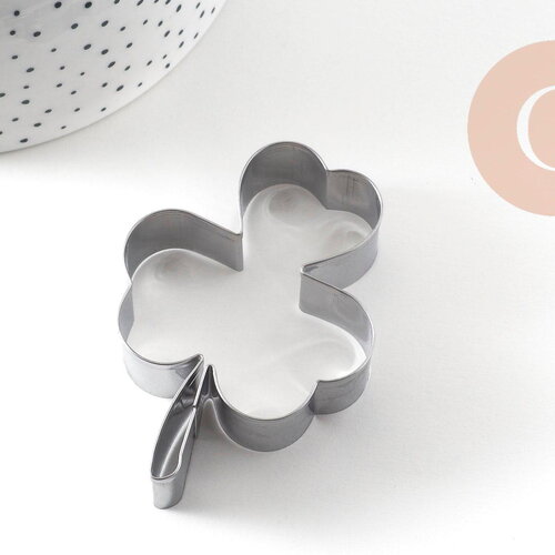 Emporte-pièce trèfle acier inoxydable 7.4cm, x1 (g11050)