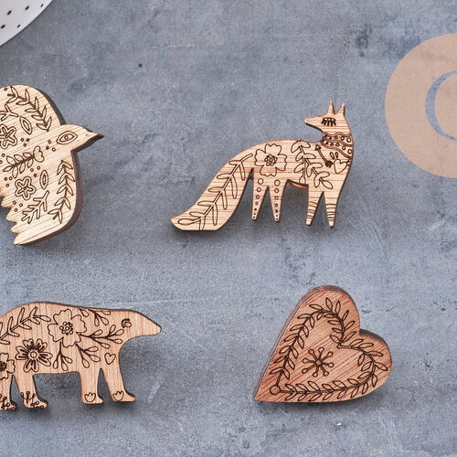 Pin's broche oiseau renard ours cœur bois 40mm, x1 (g11007)