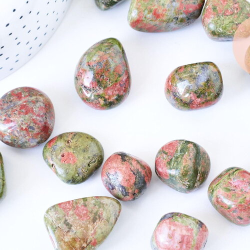 Pierre unakite naturelle brut roulé 22-30mm, pierre naturelle, litotherapie, unakite naturelle, x20gr (g5777)
