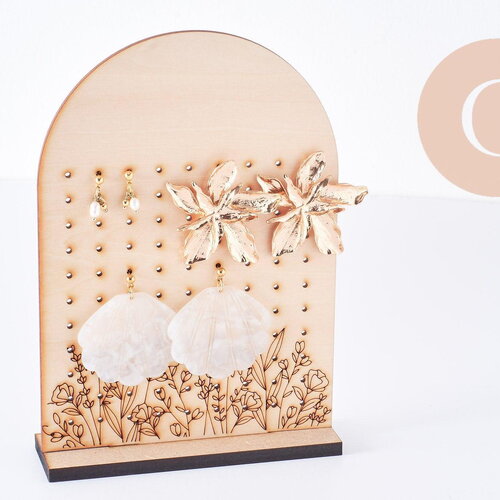 Présentoir boucles d'oreilles en bois fleurs gravées personnalisable 18cm, x1