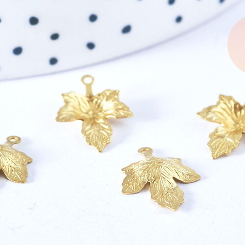 Pendentif feuille érable relief laiton brut 15x12mm, x5 (g6551)
