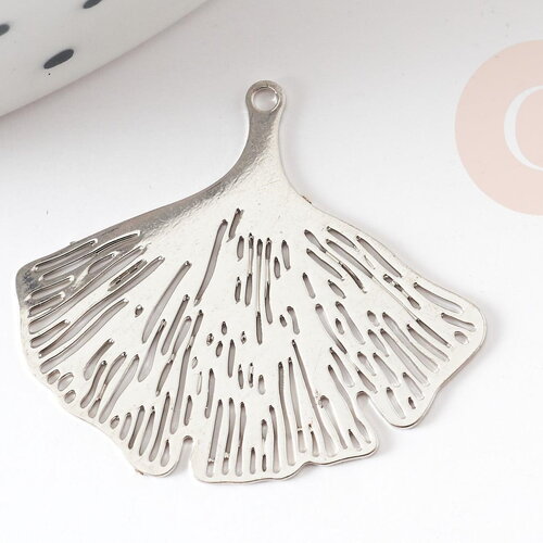Pendentif estampe filigrane feuille gingko laiton argenté, pendentif très fin et léger, 25x22mm x2 (g3700)