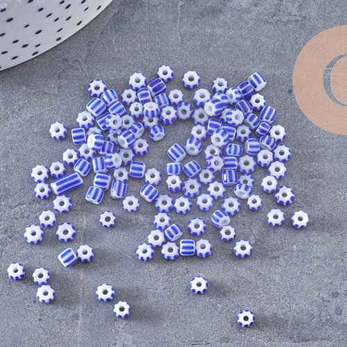 Grosse perle rocaille rayé bleu blanc 3-4.5mm, x10gr (g9280)