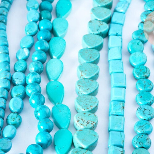 Perle howlite teintée turquoise foncé naturelle formes mixtes 5-30mm,le fil de 40cm, x1 (g7513)