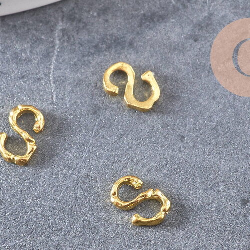 Lettre à coller zamac doré,fournitures à coller pour décorer pierres et bijoux en inclusion résine,8x6mm, x 2 (g3766)