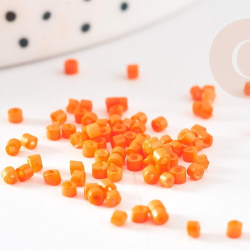 Perles rocaille tube verre orange opaque 1.5-2mm, x1 sachet de 8gr (g9163)