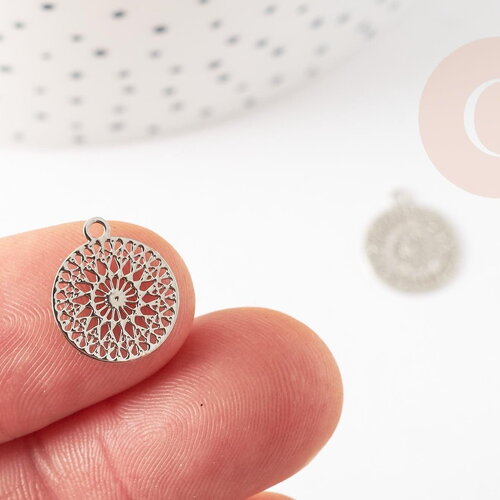 Pendentif estampe filigrane rond fleur dentelle laiton platine 14mm, pendentif léger pour création bijoux argent, x2 (g9304)