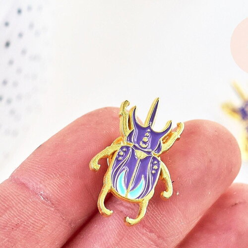 Broche pins insecte mystique doré émaillé,décoration veste, 28x19mm, x1 (g5542)