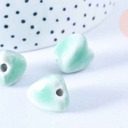 Perle porcelaine triangle verte 15mm, x10 (g5389)