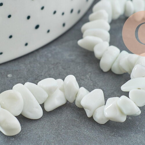 Perle chips porcelaine blanche 5~14mm, x1 fil de 83cm (g3868)