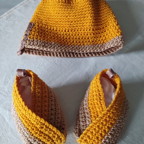 Bonnet bébé et chaussons coton jaune