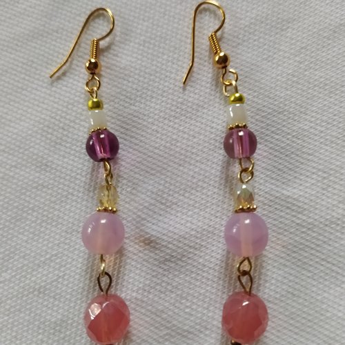 Boucles d'oreilles pendantes perles en verre rose