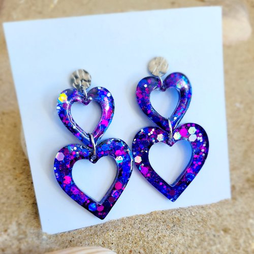 Boucles d oreille resine et paillettes forme duo de coeurs